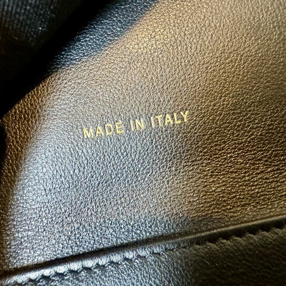 Sold x CHANEL Egypt collection Metallic Calfskin Crocodile Embossed Compact Flap - Picture 4 of 6